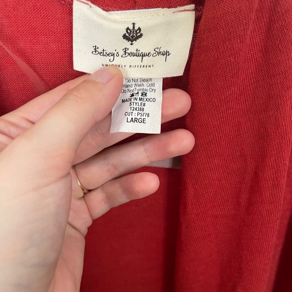 Size Large red cardigan - Picture 3 of 4